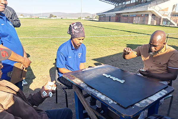 Oudtshoorn Domino-liga 2026 Skop Af